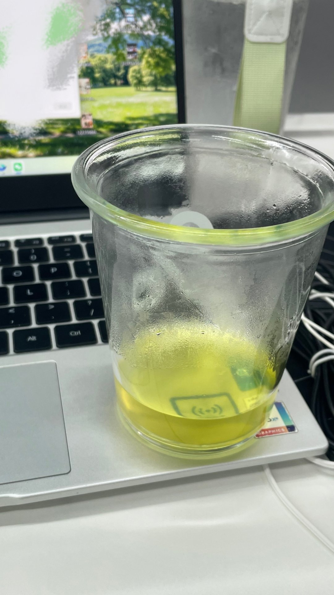 同事每天都在研发各种各样的养生茶水然后让我们这群小白鼠给他试毒[允悲]健康是健康