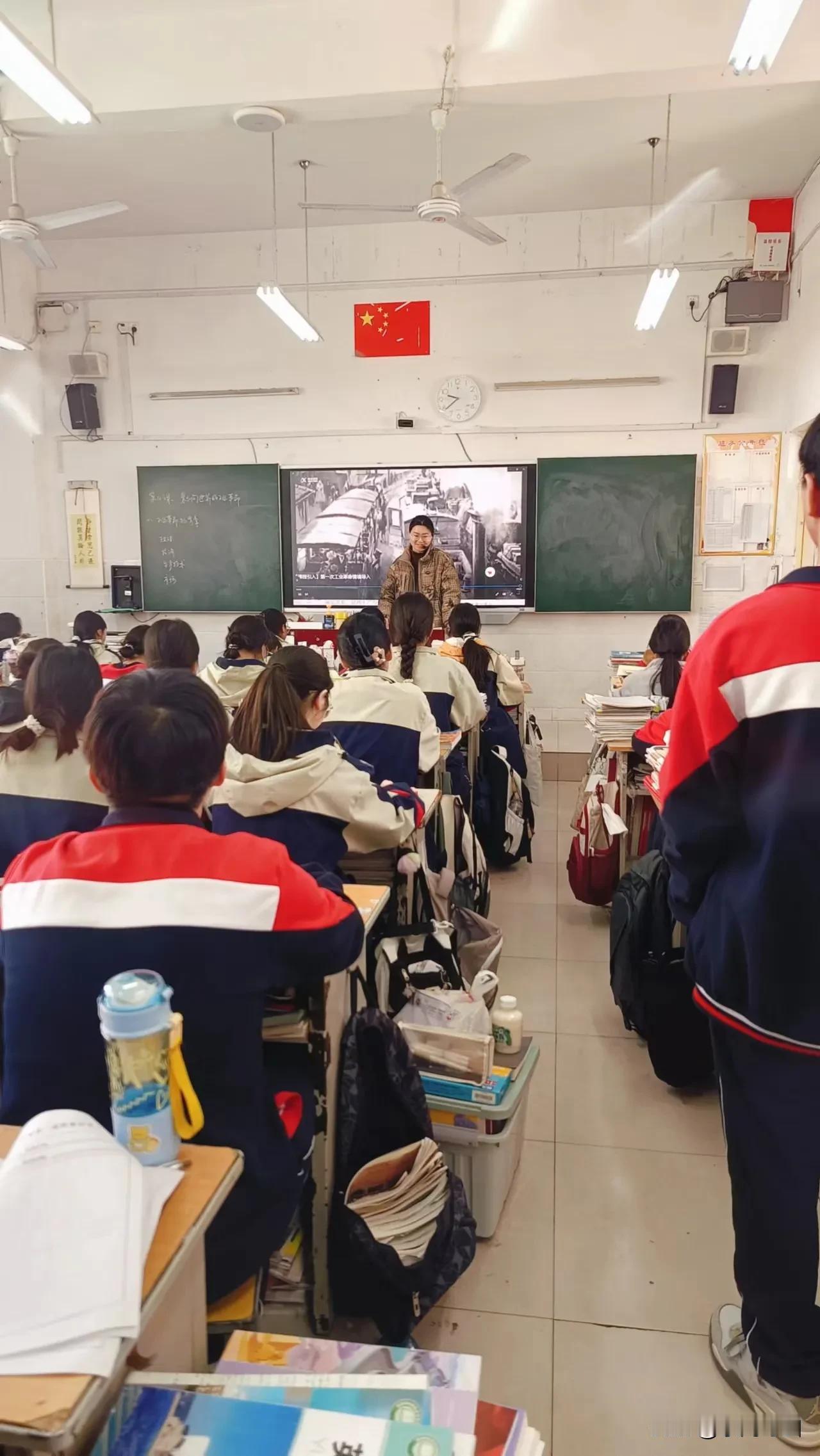 高中
有一个现象或许你未太注意，考入一流大学的孩子，其家庭更多地倾向于公务员家庭