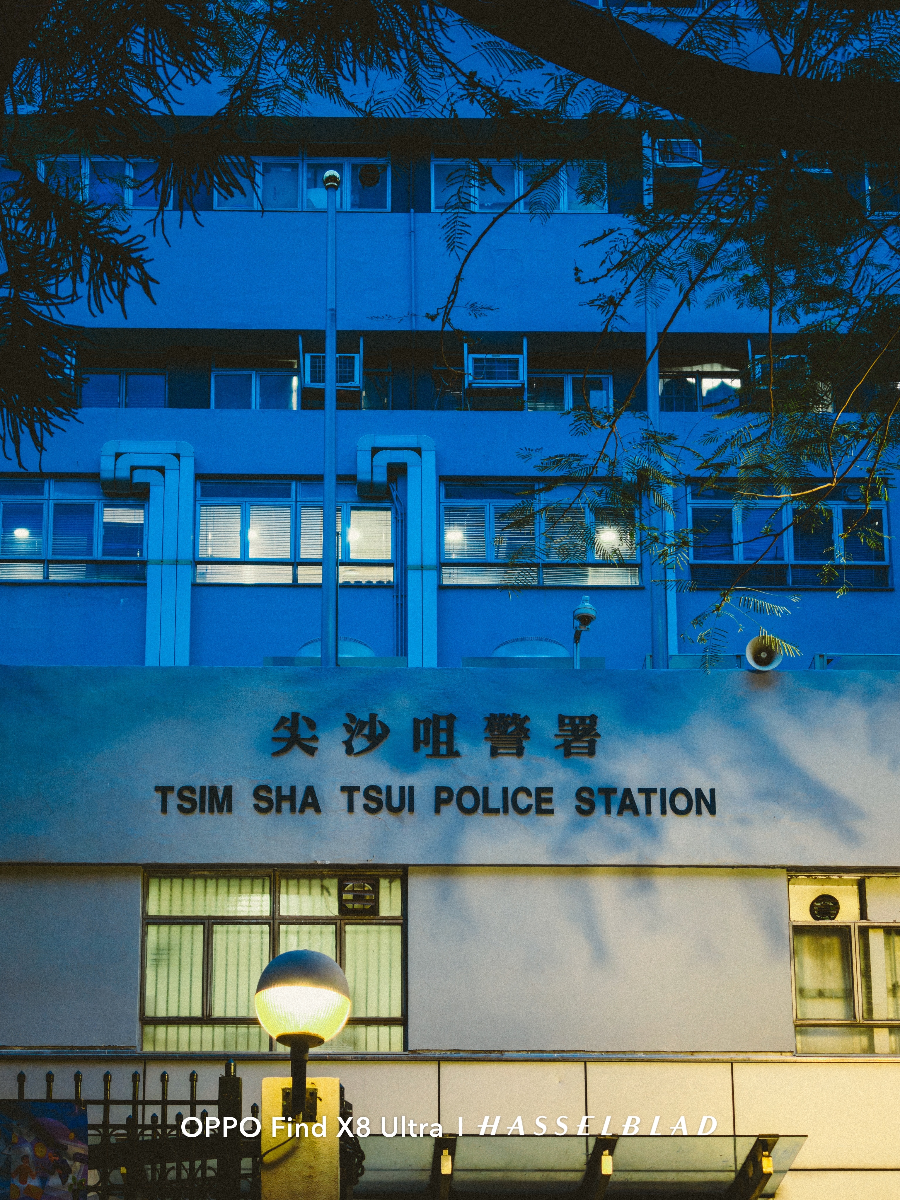 尖沙咀/佐敦道/维多利亚港/重庆大厦…香港有点像四十五岁的中年人，风华正茂的时候