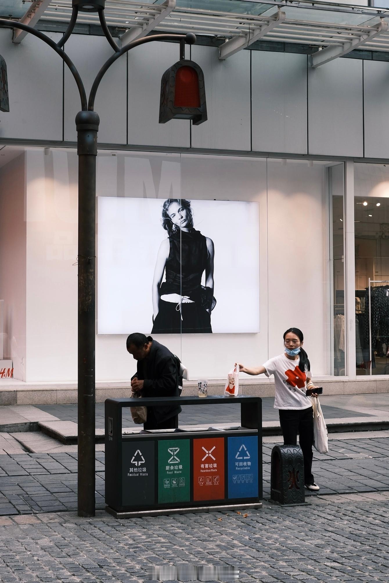 同一场景，不同的人生。。街头摄影城市影像记