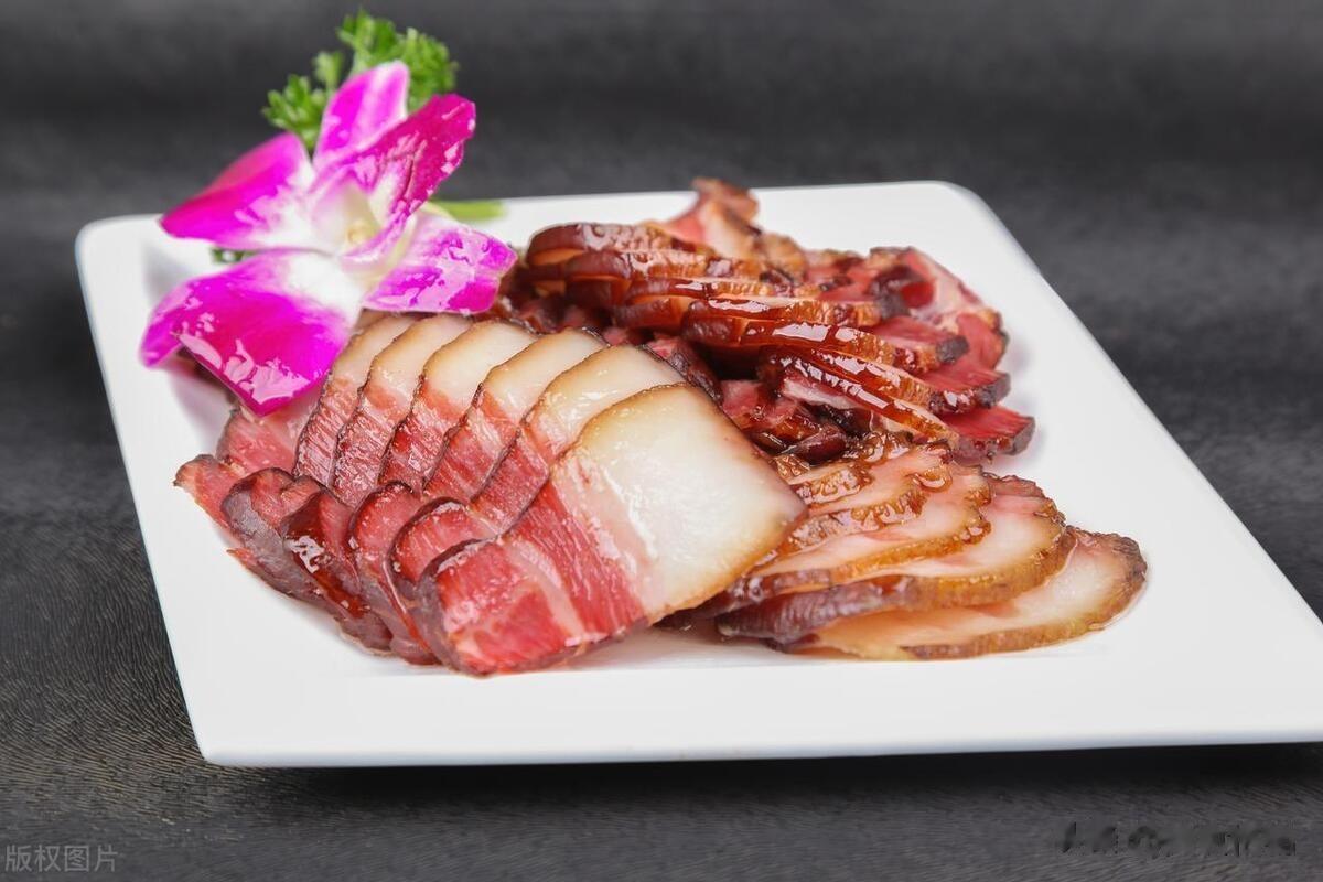 腌腊肉时，1斤猪肉放多少盐?记住“6大技巧”，金黄入味，不发霉
腌制腊肉需要选择