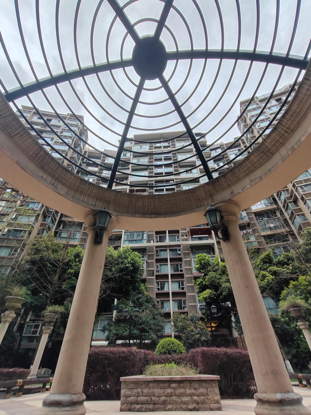 抬头是云影流转，低头是水波不惊。这就是最踏实的幸福。🏠生活最好的状态，是从容。