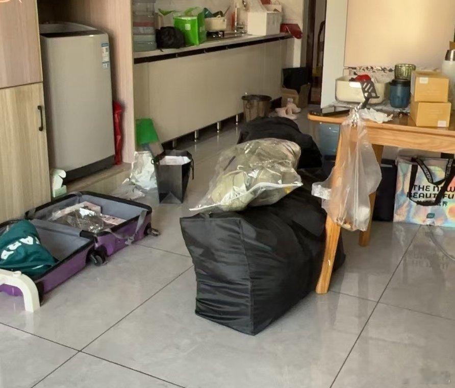 【厂妹后续终结篇】今天（10.31）上午，江秋莲女士勇斗八年的中国第一恶魔女刘鑫