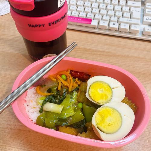 自己带饭既能吃得干净健康，又能省下不少外食的开销，是把日子过得很精致的表现。而且