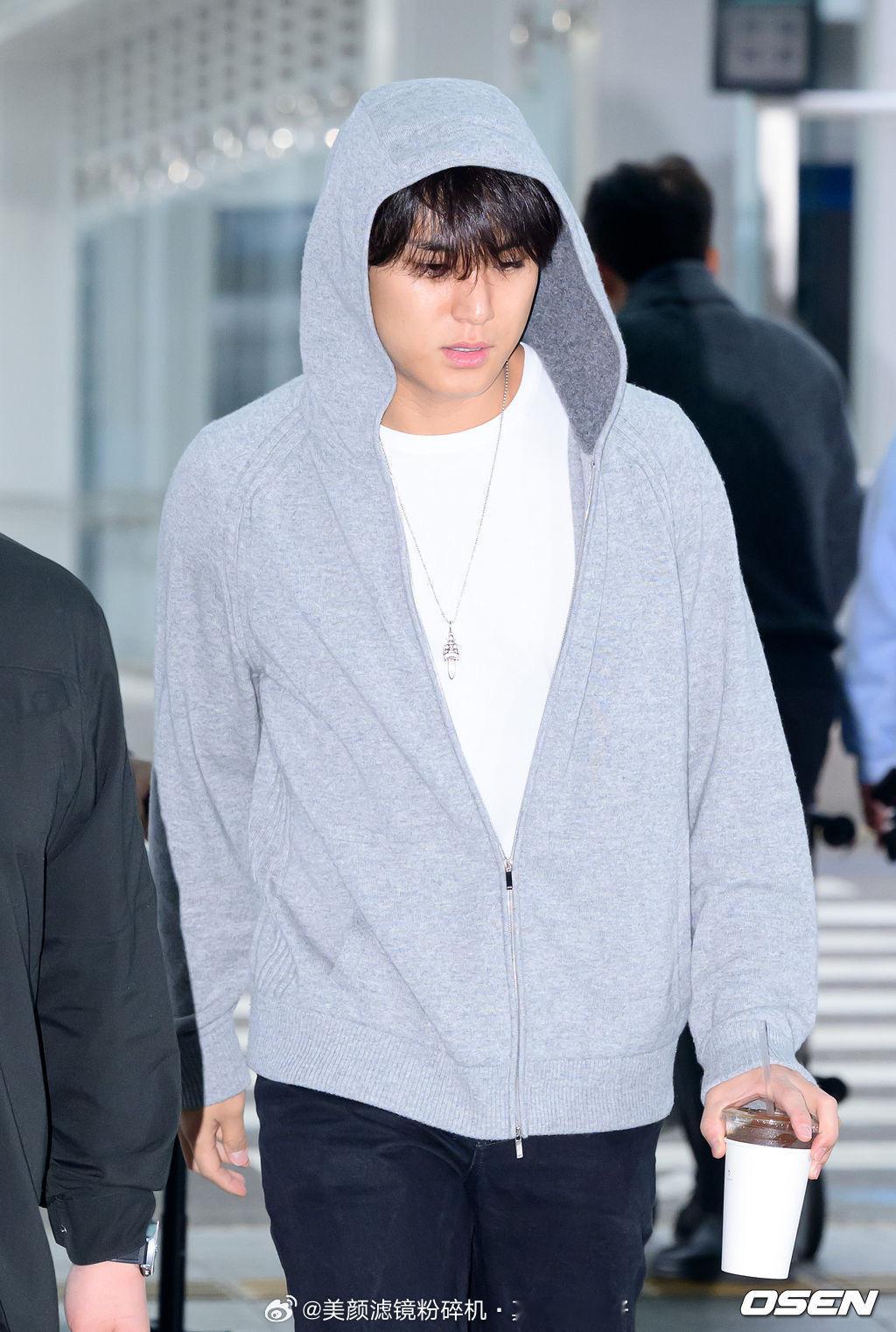 金珉奎今日机场新闻图 