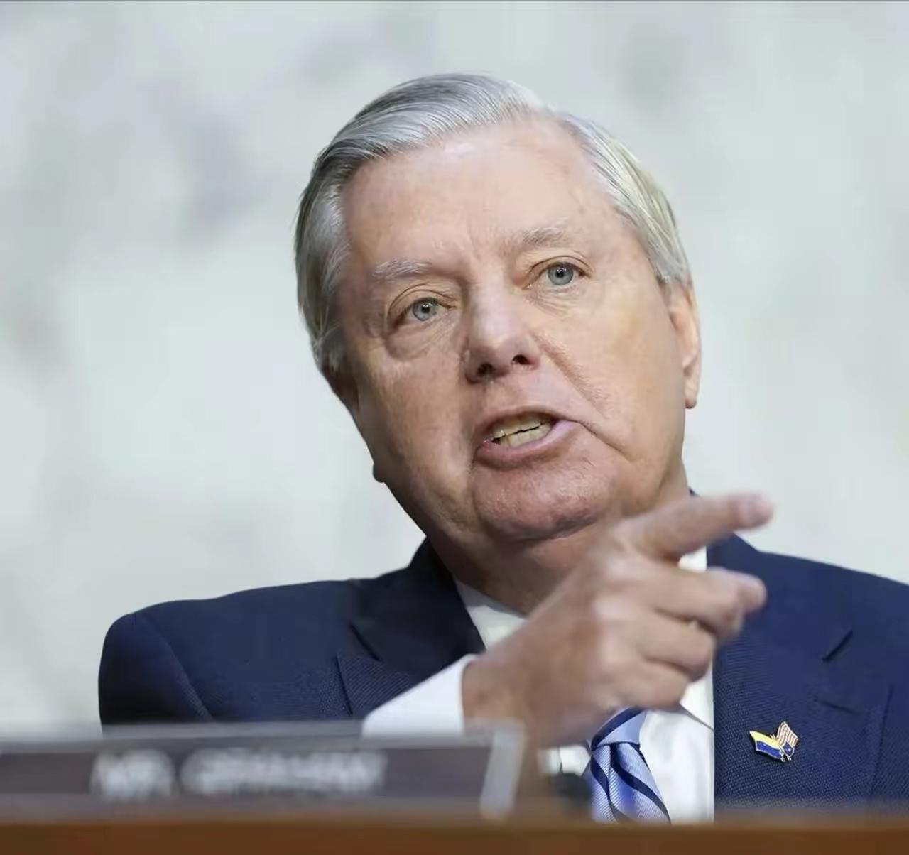 美国参议员林赛·格雷厄姆就伊朗核问题抛出一番直白言论，引发关注。

他称伊朗现有