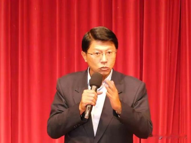 台南市长迎来蓝二人绿二人的竞争格局

2026台南市长选战，民进党立委陈亭妃与林