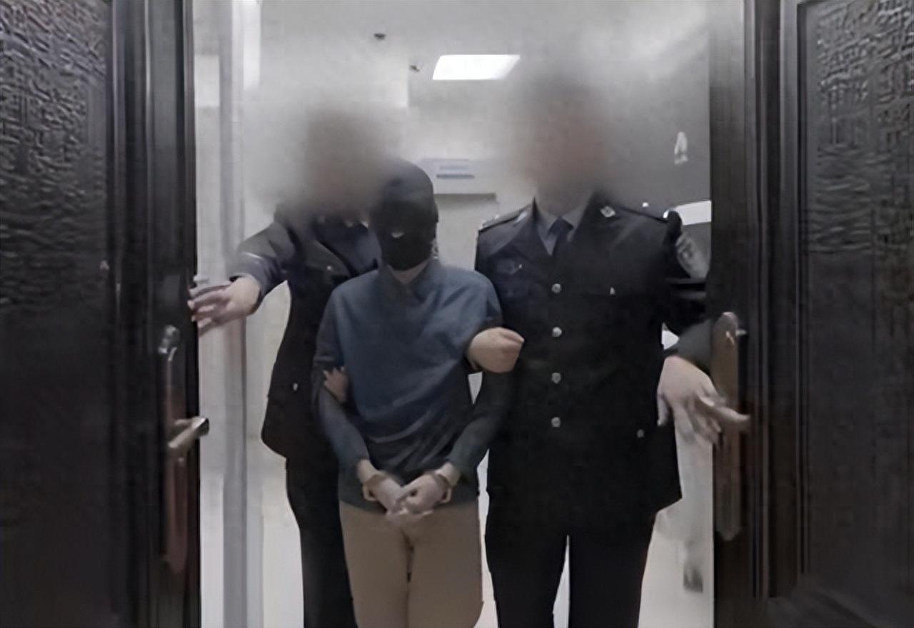 九三阅兵时，6名间谍落网！带上千份机密出逃，意图泄露尖端武器


2025 年 