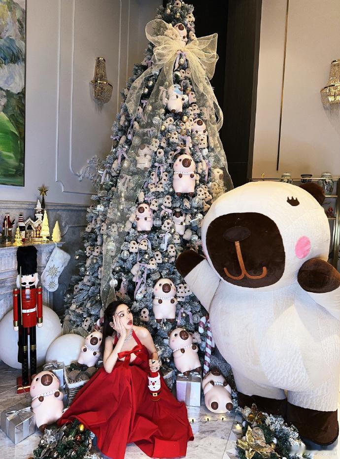 周扬青圣诞红裙  哇 好漂亮好漂亮好漂亮  