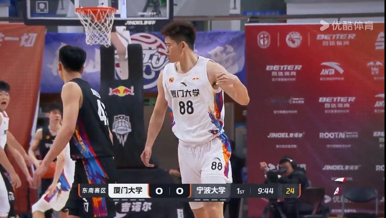 厦门大学止步8强，43：69败给了宁波大学，整体上还是有实力差距的。今晚18：1