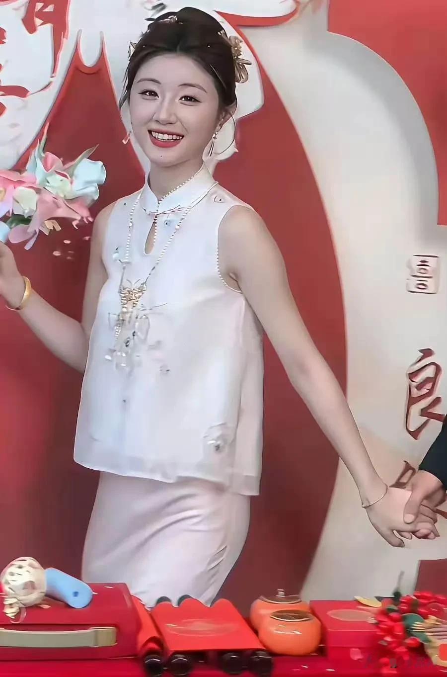 大家敢相信这两个是同一个人吗？河南一小伙觉得自己的妻子长得太美了，他担心妻子被人