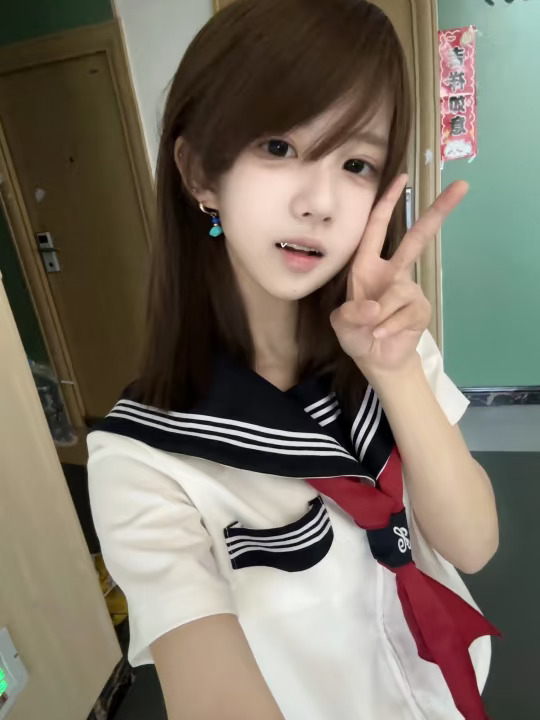 素颜也很美腻