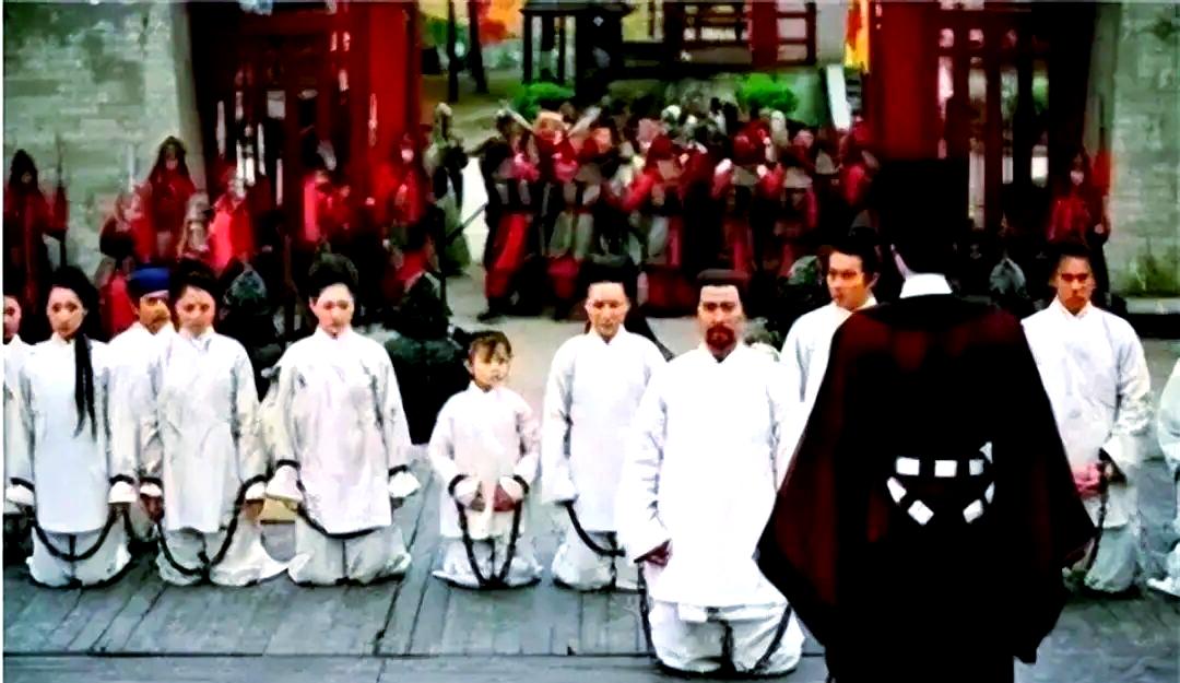 古代"连坐"制度执行最严时，株连范围远超你在影视剧里看到的那种程度。

你家邻居