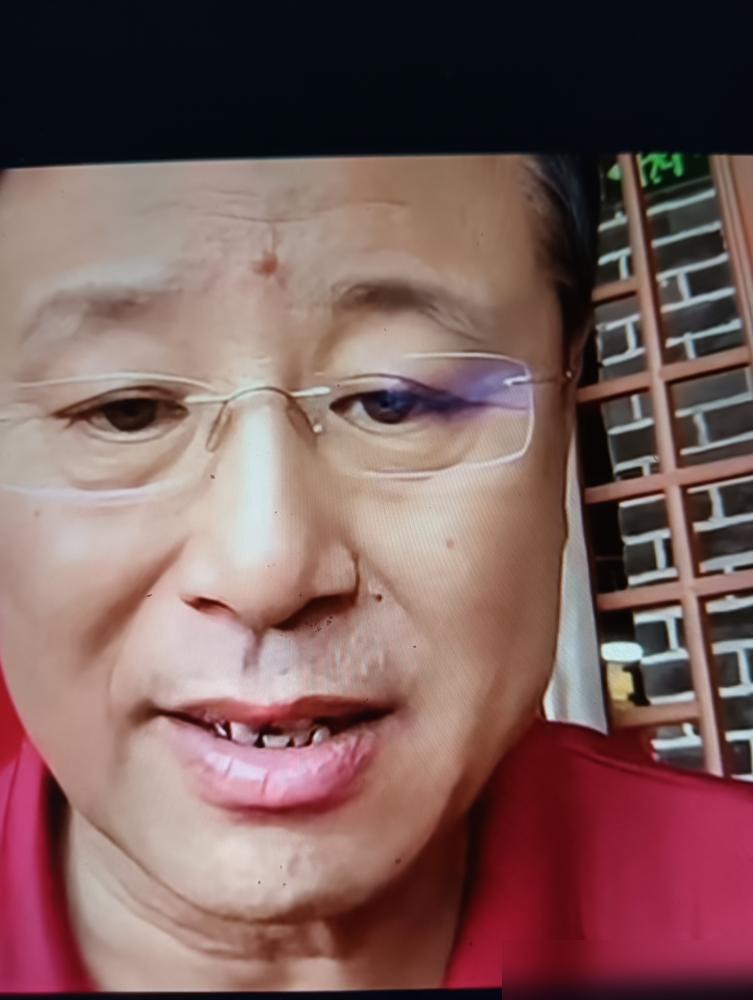 相声演员贾伦，最近点了几个大腕的名。
朱军、范伟、刘欢、张国立。
说他们当年都来