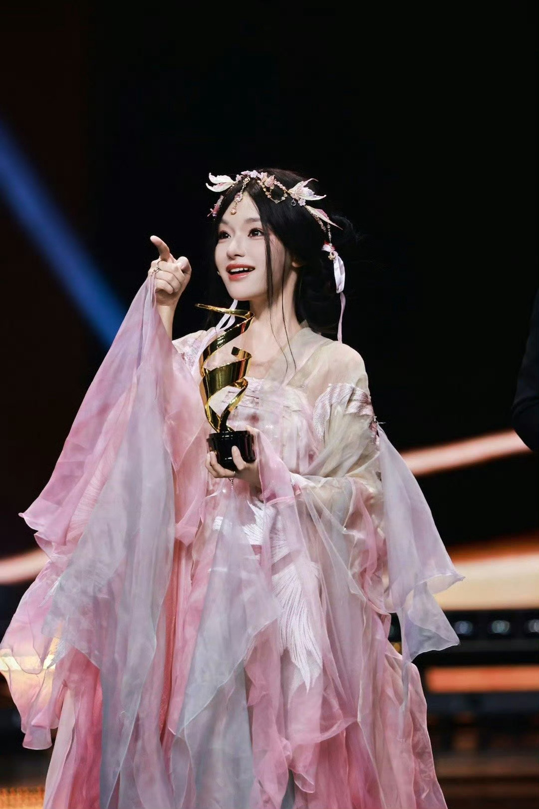黄霄云舅妈癌症去世 一路走好，愿天堂没有病痛。逝者安息吧 ​​​