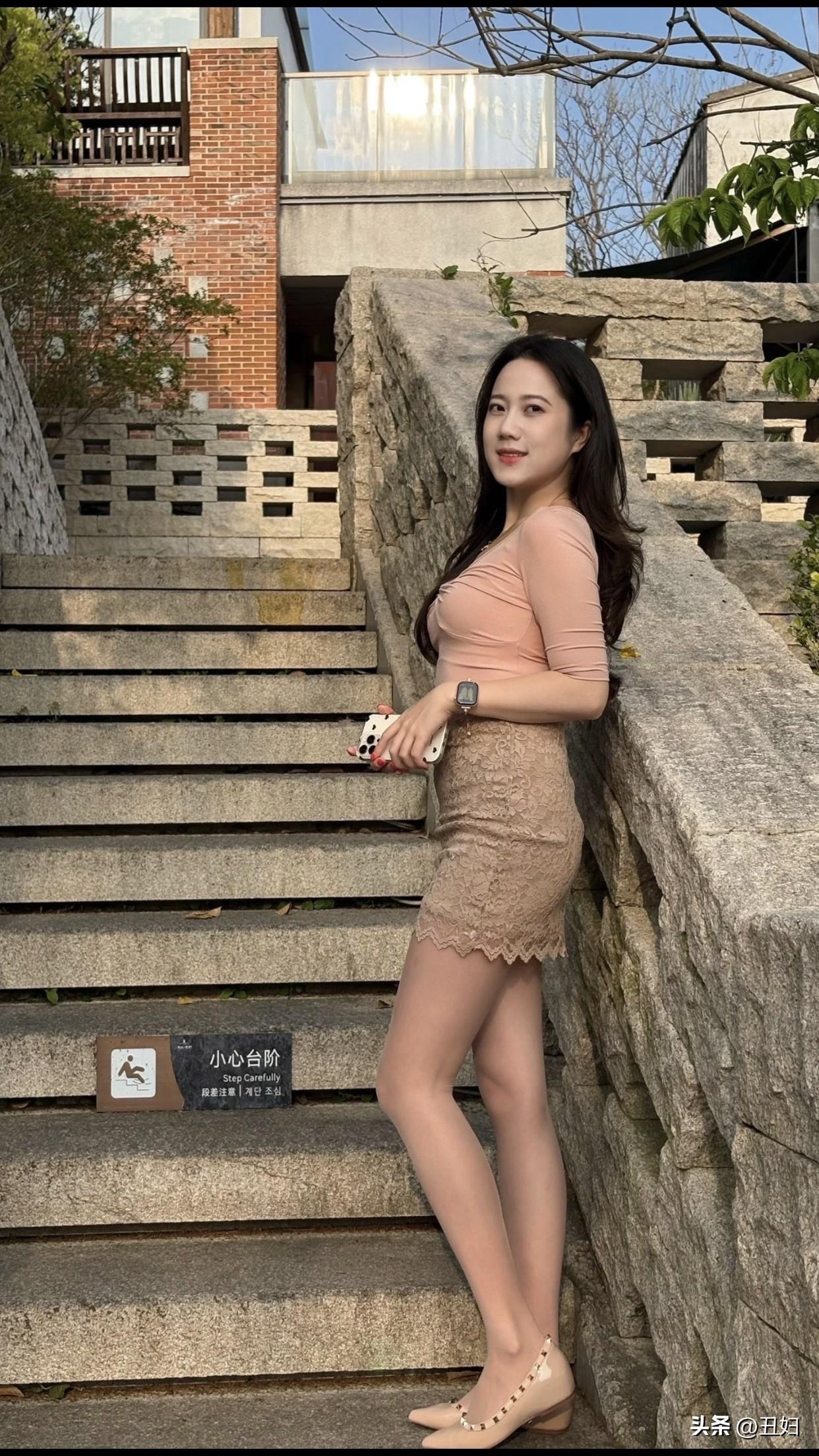 你觉得多大年龄的女人最有魅力40岁的女人，岁月沉淀出的优雅气质非常迷人。