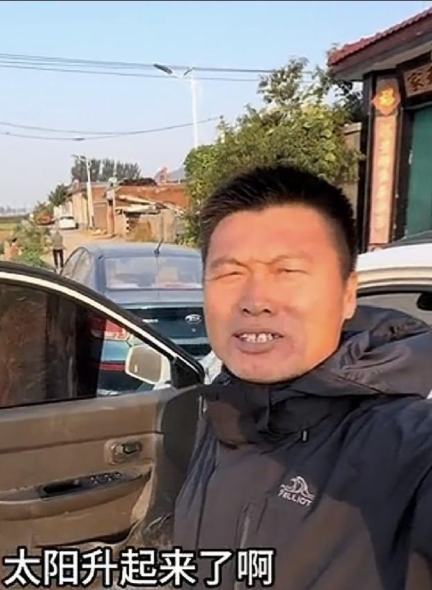第一批吃螃蟹的人，往往最后连螃蟹腿都啃不上。
豆二两这个名字，现在刷到估计很多人