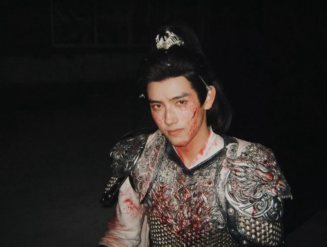 陈飞宇生日直播肉眼可见疲惫陈飞宇生日直播好累 看到陈飞宇生日直播那个状态，真的想