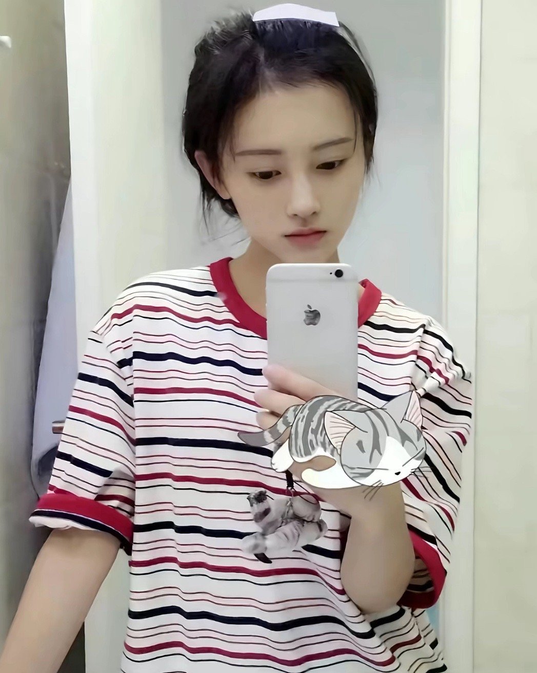 jjy jjy 我想使世界感到愉快&para微笑却凝固在嘴边还是给我一朵云吧&p