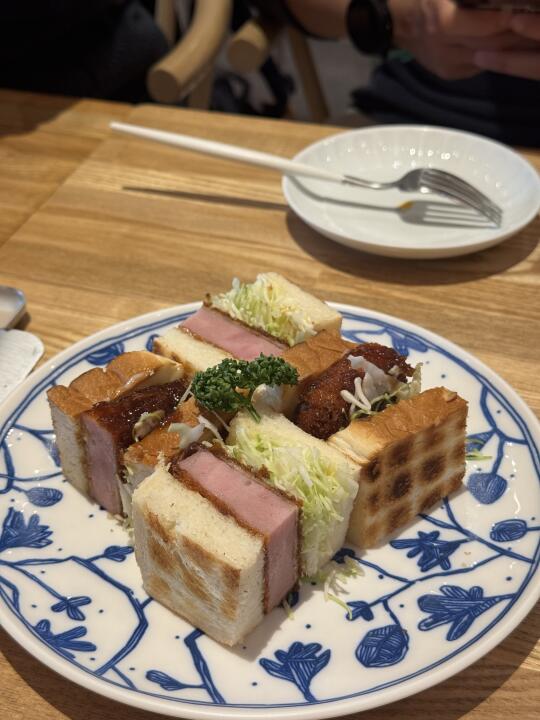 吃到了旅游书上的东京三明治