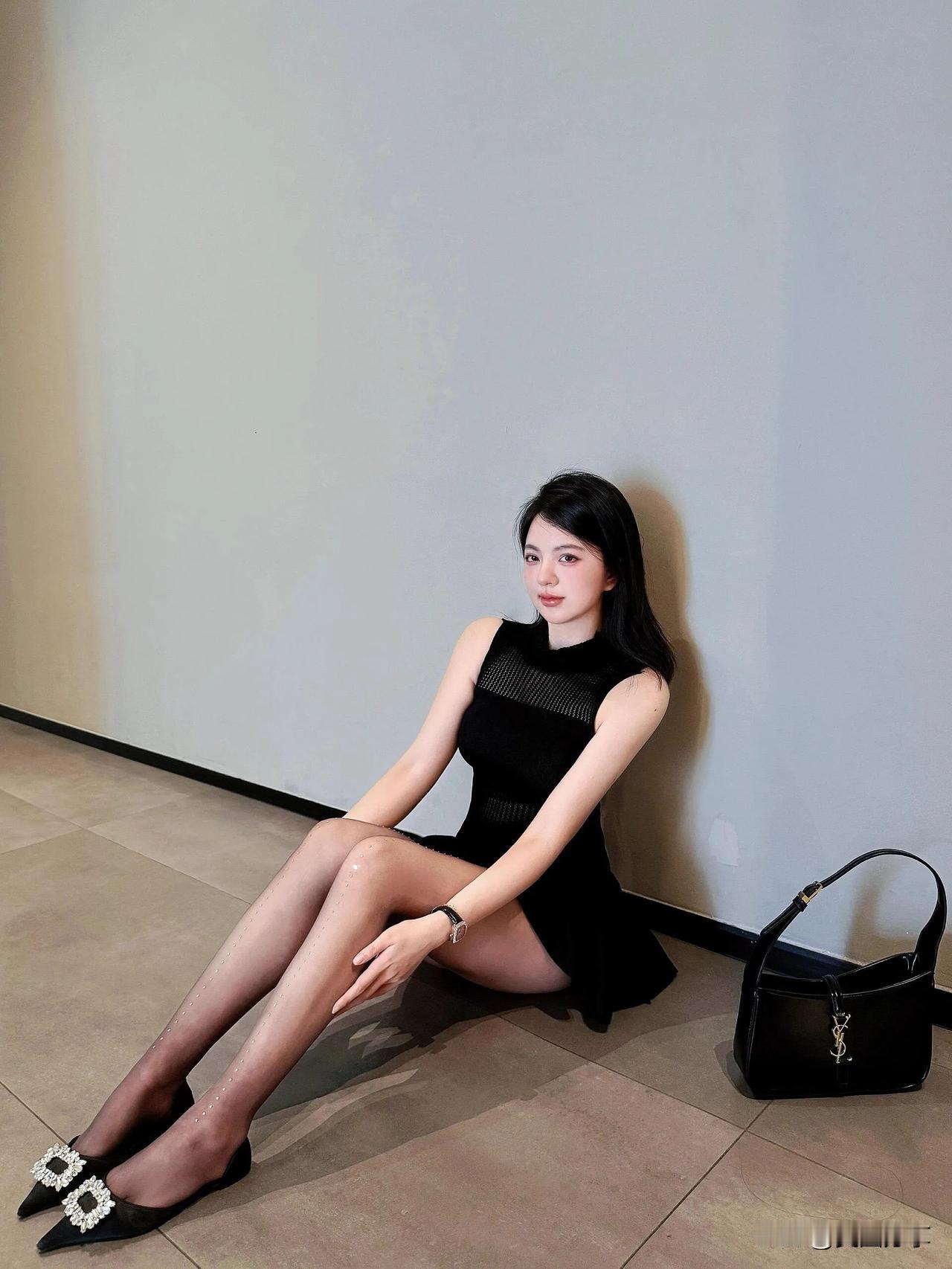 性感优雅黑裙，时尚气质，尽显女性魅力！👗💃