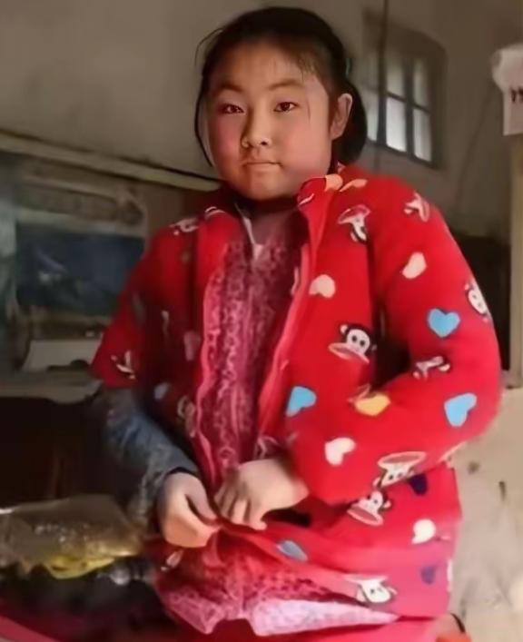 四川达州山坳里，六岁丧父、九岁被母抛弃的女孩在叔叔家寄养十二年。高考次日，她没和