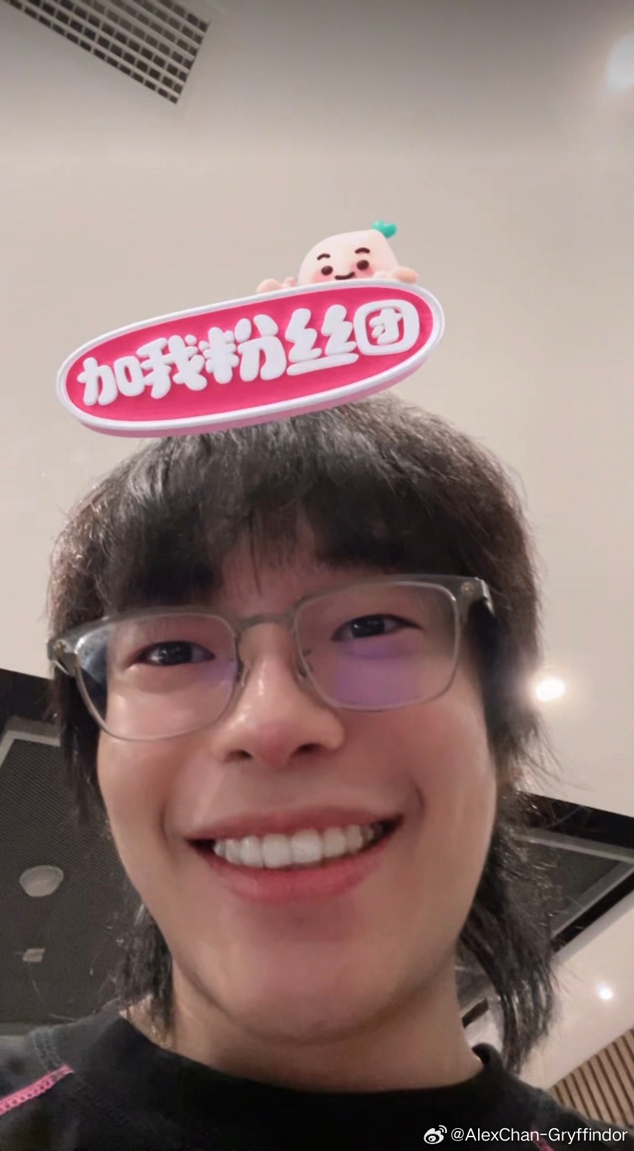 大帅：你摄像头对着我啥意思被揭穿的钟意：我没对着你，我只是站着！ 
