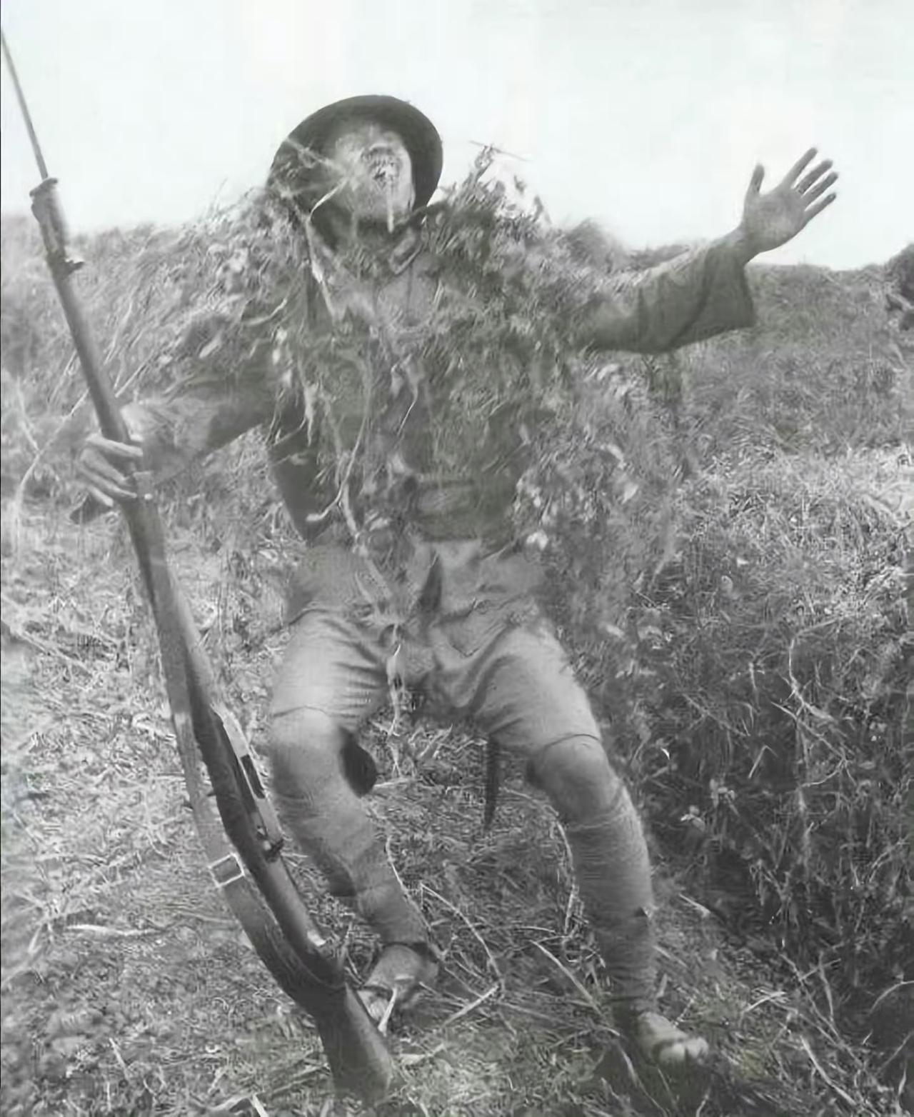 1938徐州会战，这是瑞士战地记者Walter Bosshard在战场一线，抓拍