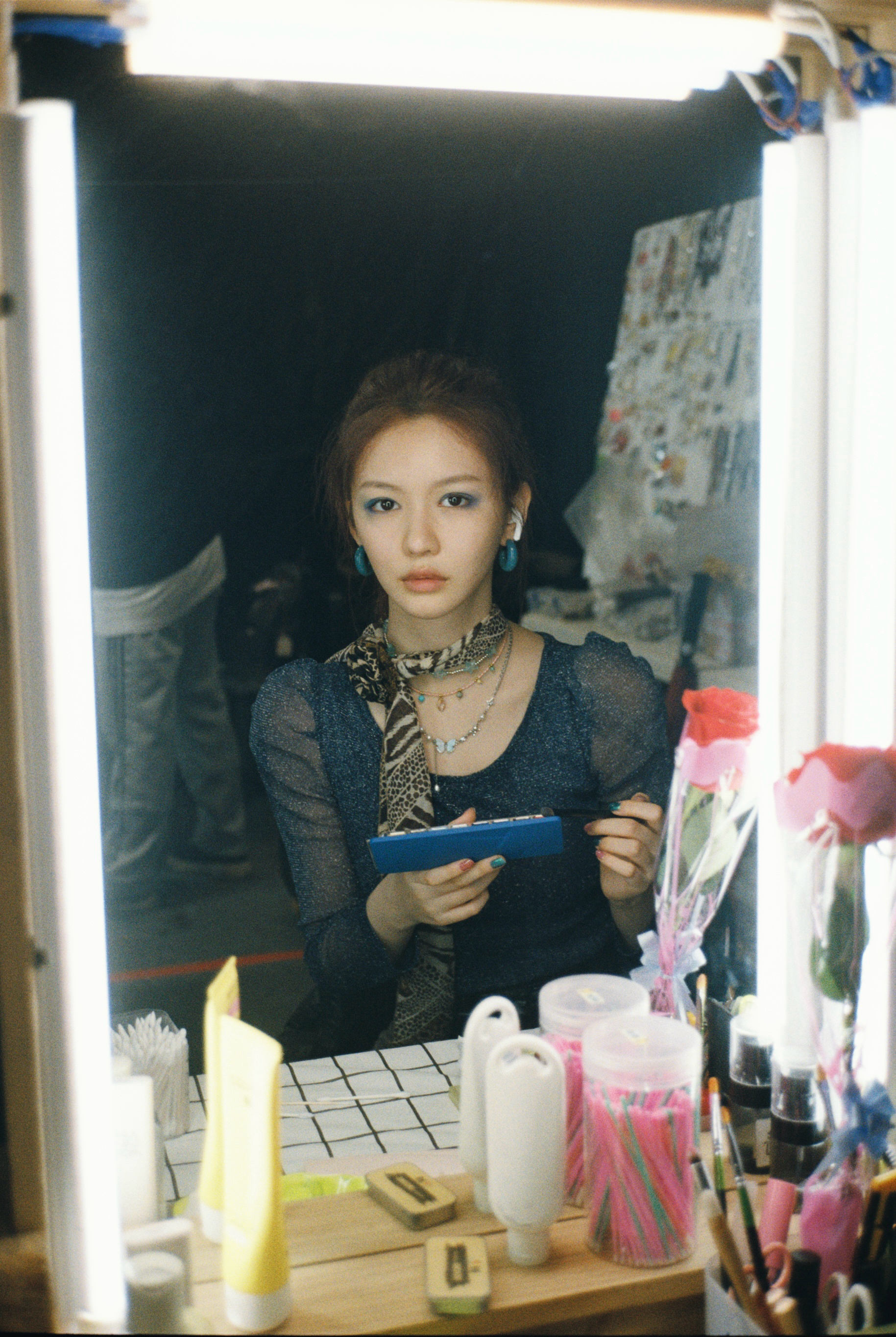 那段时间我总在希望时间再慢些，还记得那时羽绒服包裹着“我”，而戏服却勾勒着“她”