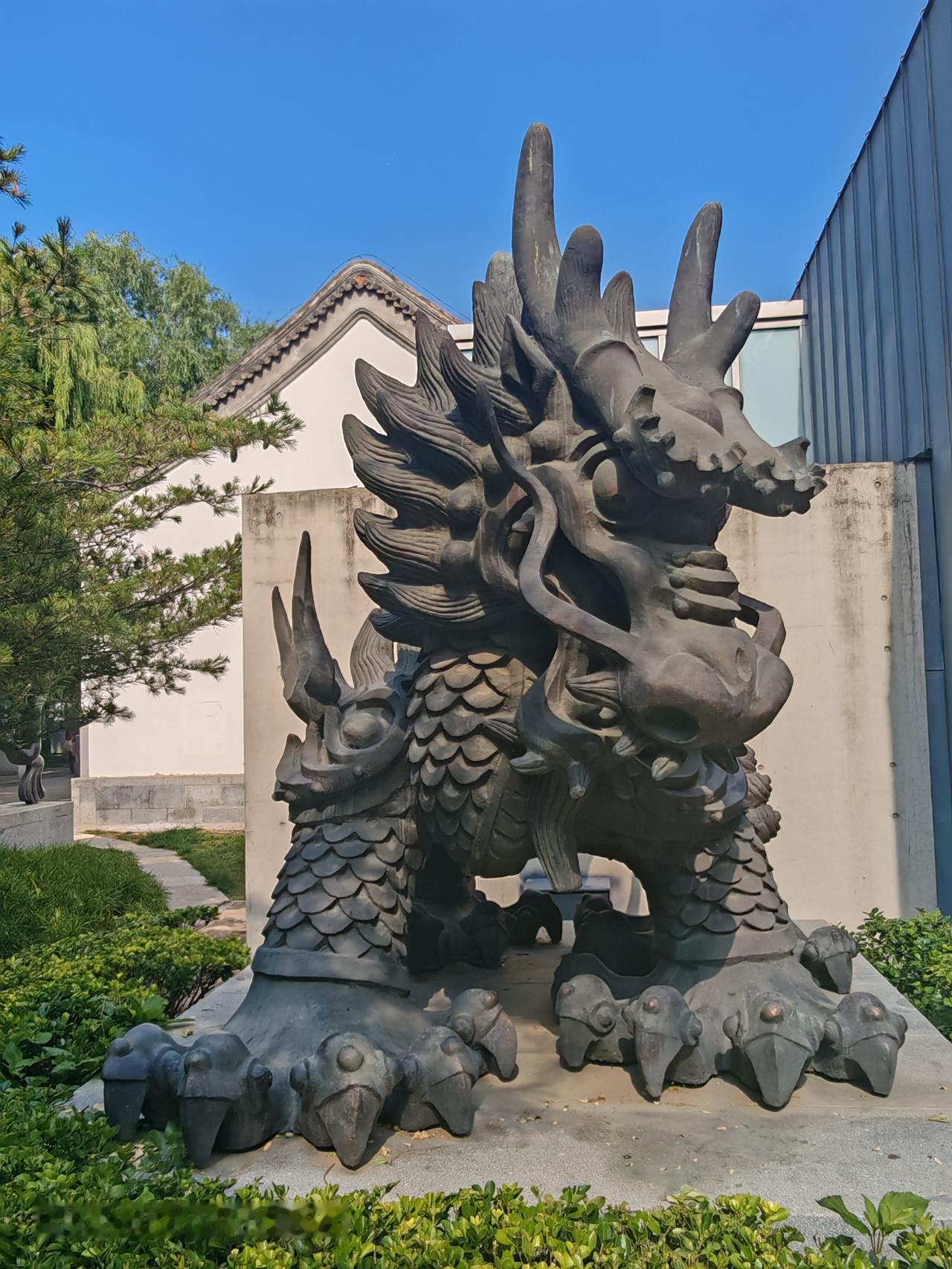 通州梨园主题公园里的韩美林艺术造型，真的太有特色了！
一进公园，那些造型就特别吸