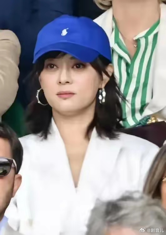 孙俪夫妇第一眼看到照片，觉得邓超应该是表演型人格，要不就是活得太装太不自在了，看
