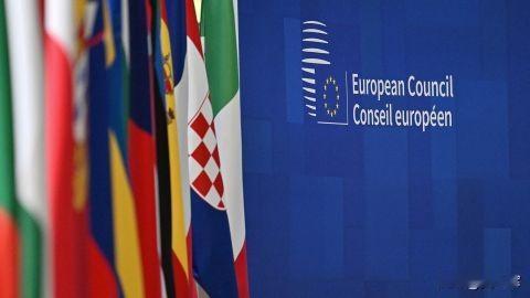 【欧盟通过对俄罗斯官员的新制裁】
 
11月20日，欧盟理事会扩大制裁名单，新增