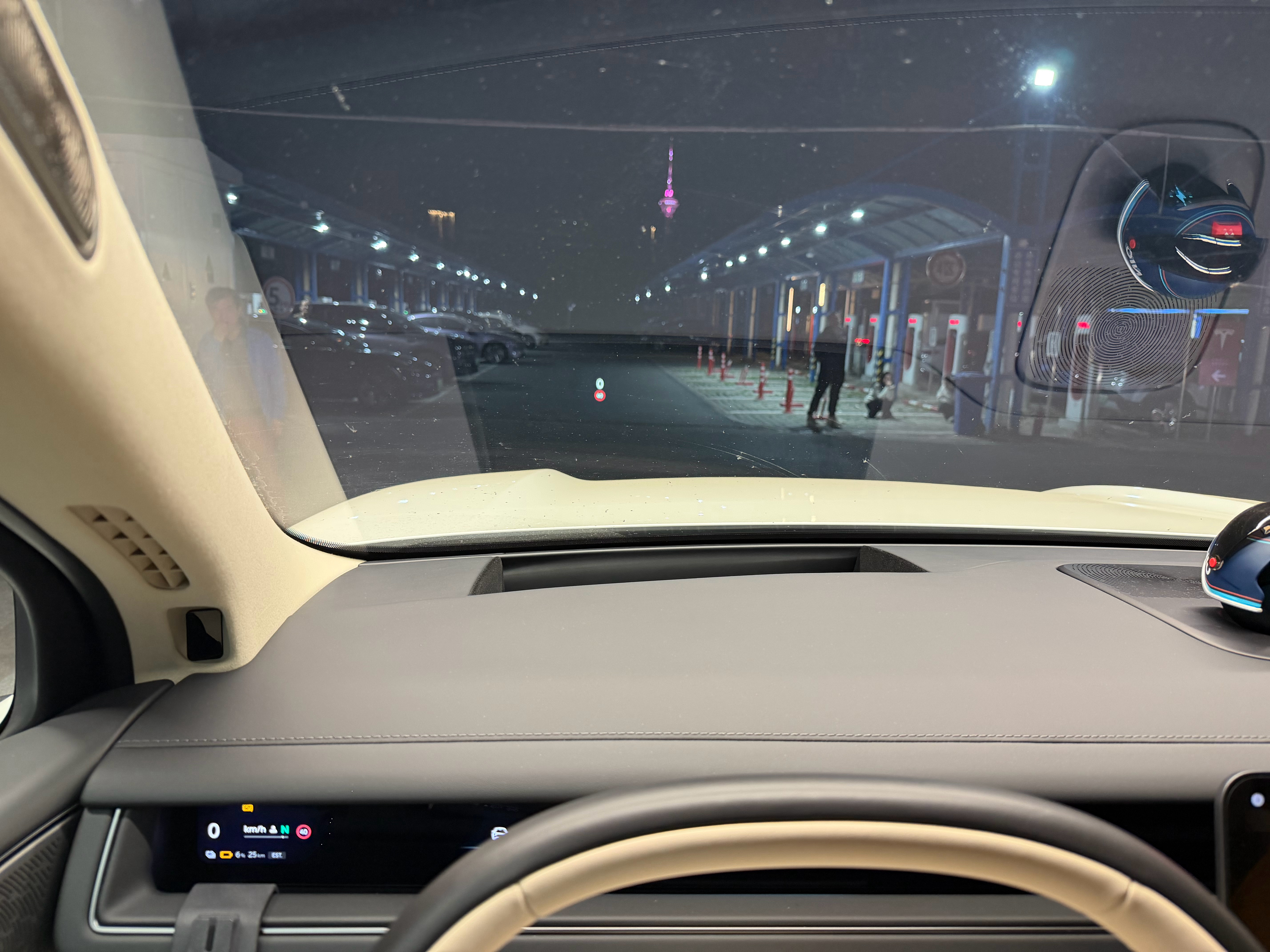 现在换电依然被围观 天津·天津万象城