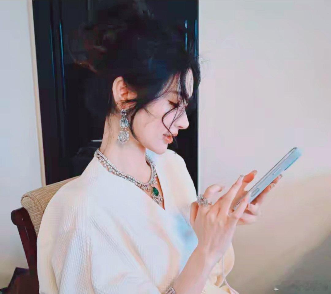 听故事的人，怎么能和讲故事的人感同身受。 ​​​