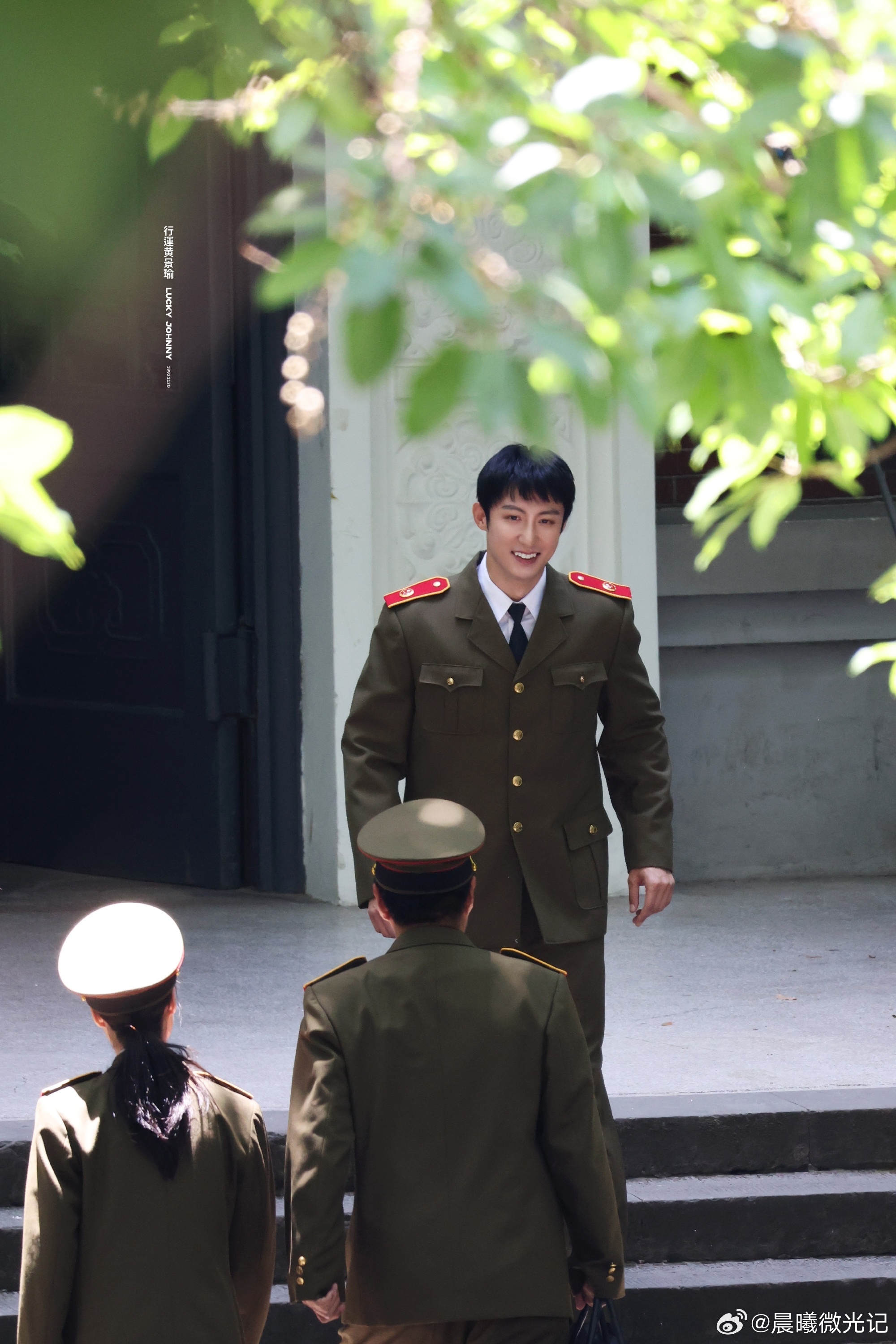 黄景瑜黄景瑜老辈子大学生就是清澈 黄景瑜这身材绝了！硬生生把复古小衬衫穿出了版型