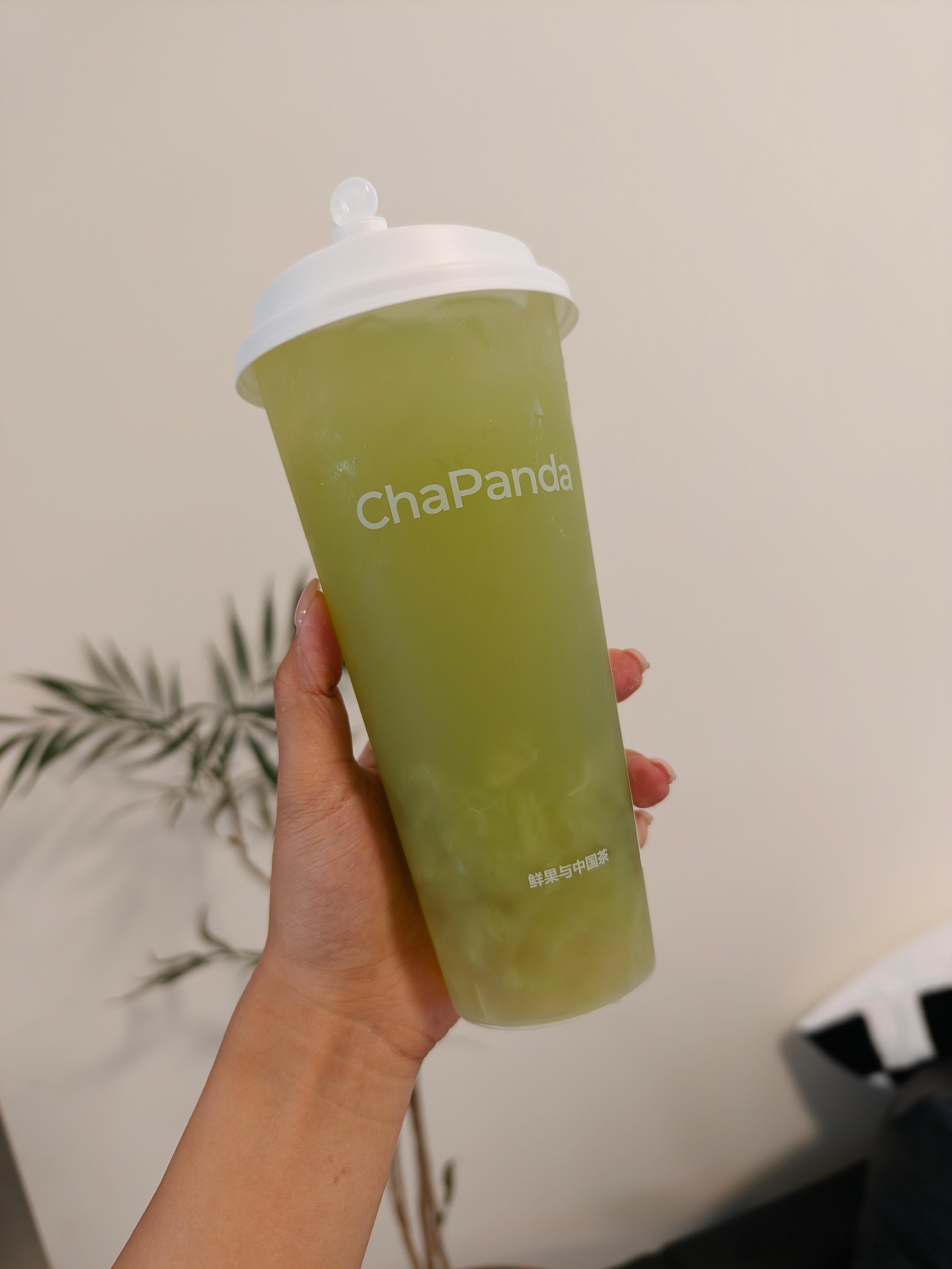 外卖大战我们还是能薅点羊毛的，今天点的青提茉莉才花一块七！！免费奶茶 ​​​