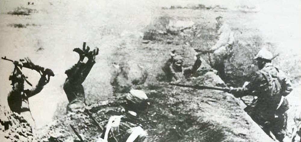 1934年，马家军在新疆迎战哥萨克骑兵，战场上马家军将士杀得正酣，连呼过瘾！
1