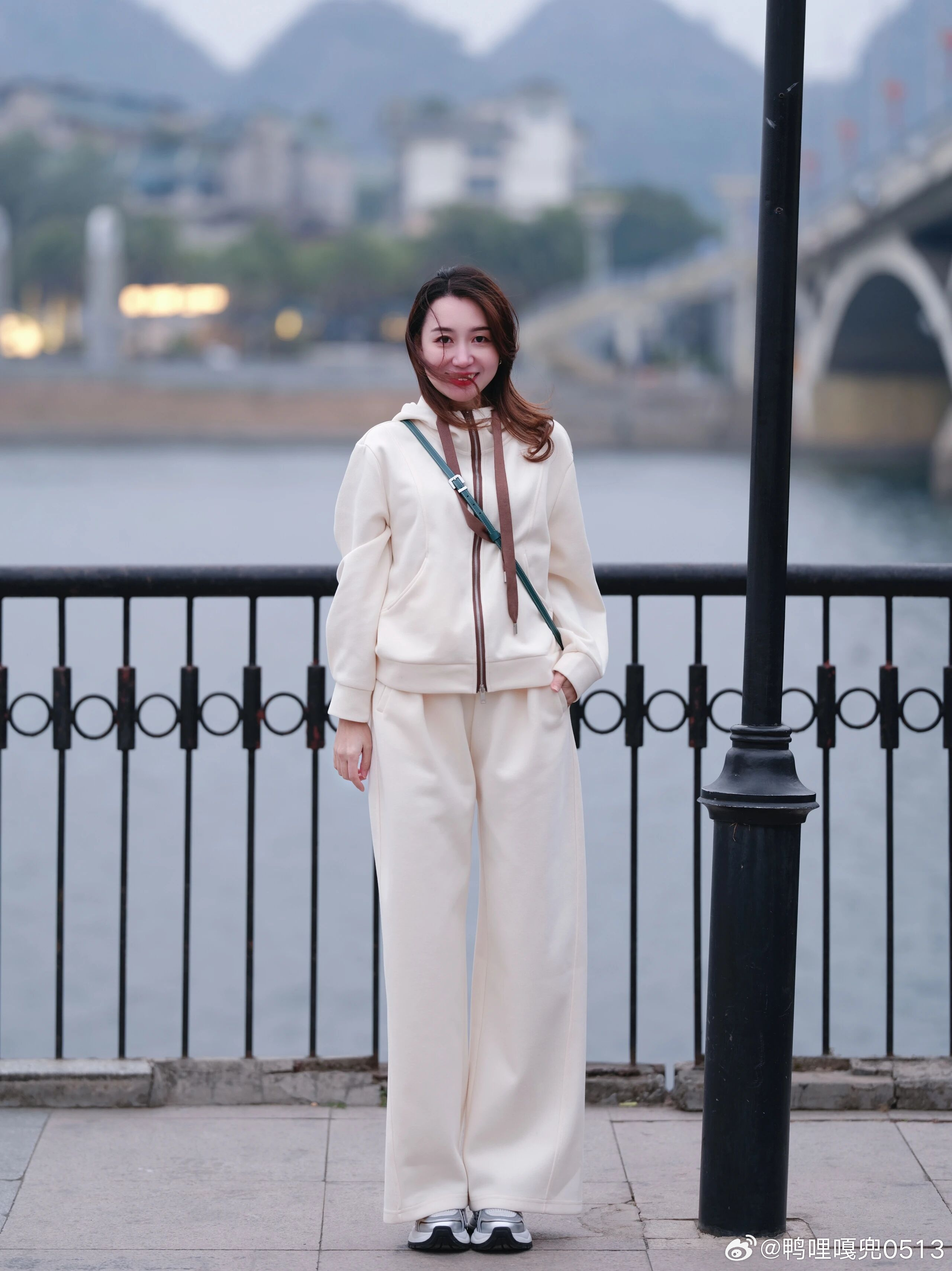 美女 烦躁的时候让心空一空 