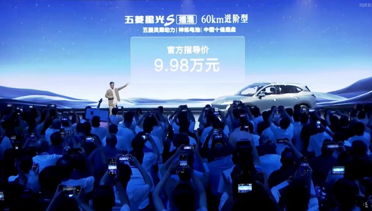 作为一款中型SUV，五菱星光S的插混版起步价仅9.98万元，尺寸大、外观耐看，内