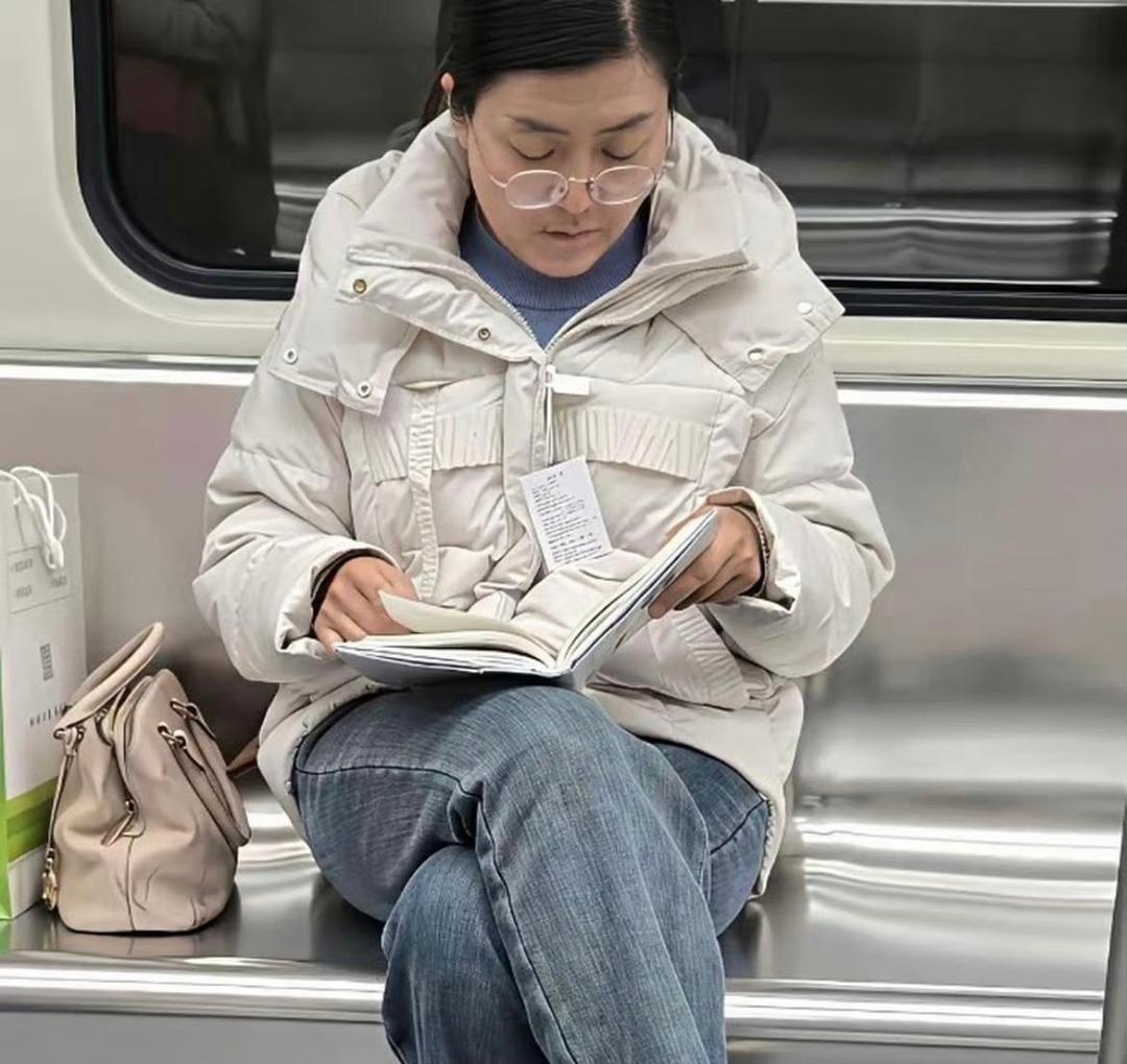 她是怎么做到不脸红的呢？ 
