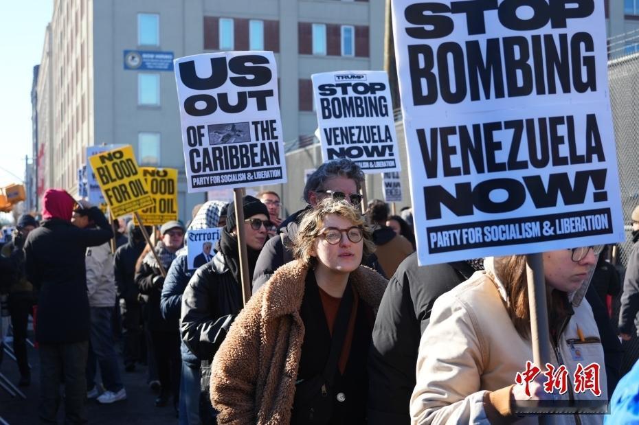 坐拥全球最大石油储量，委内瑞拉为何饿到民众冲总统府？
 
坐拥约3000亿桶重油