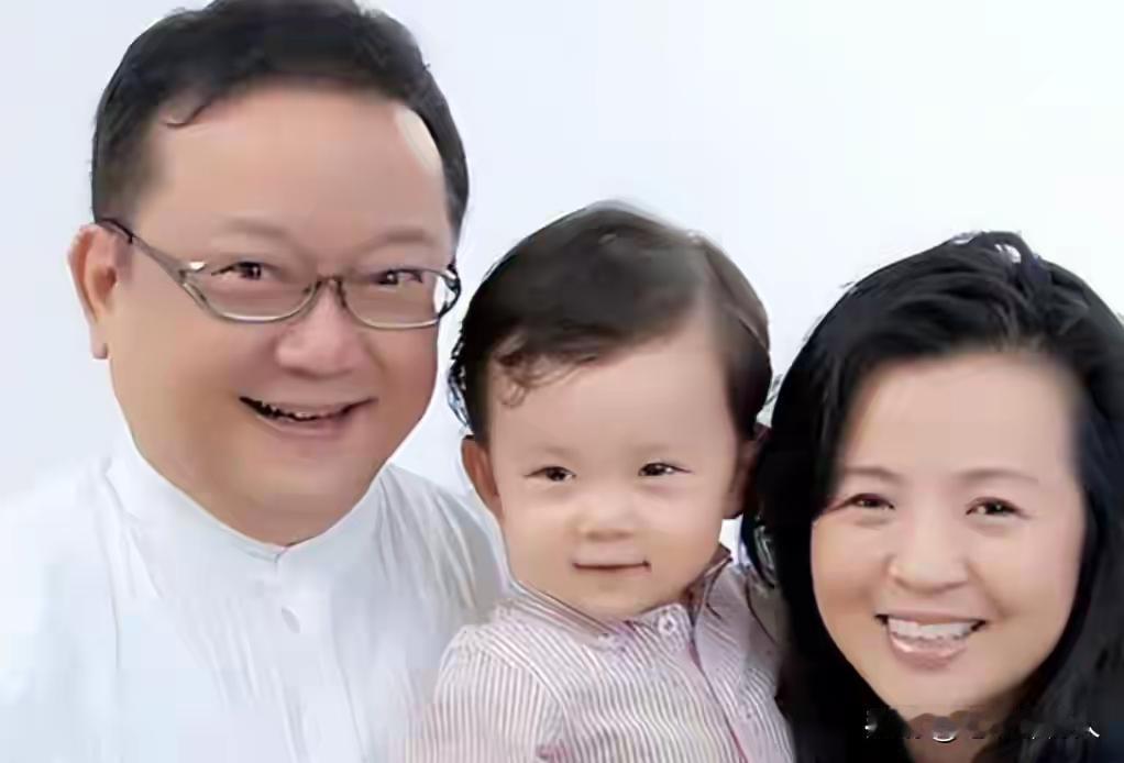 77岁王刚现状：身体大不如前，儿子未成年，妻子每天照顾三位老人曾经荧幕上那个风度