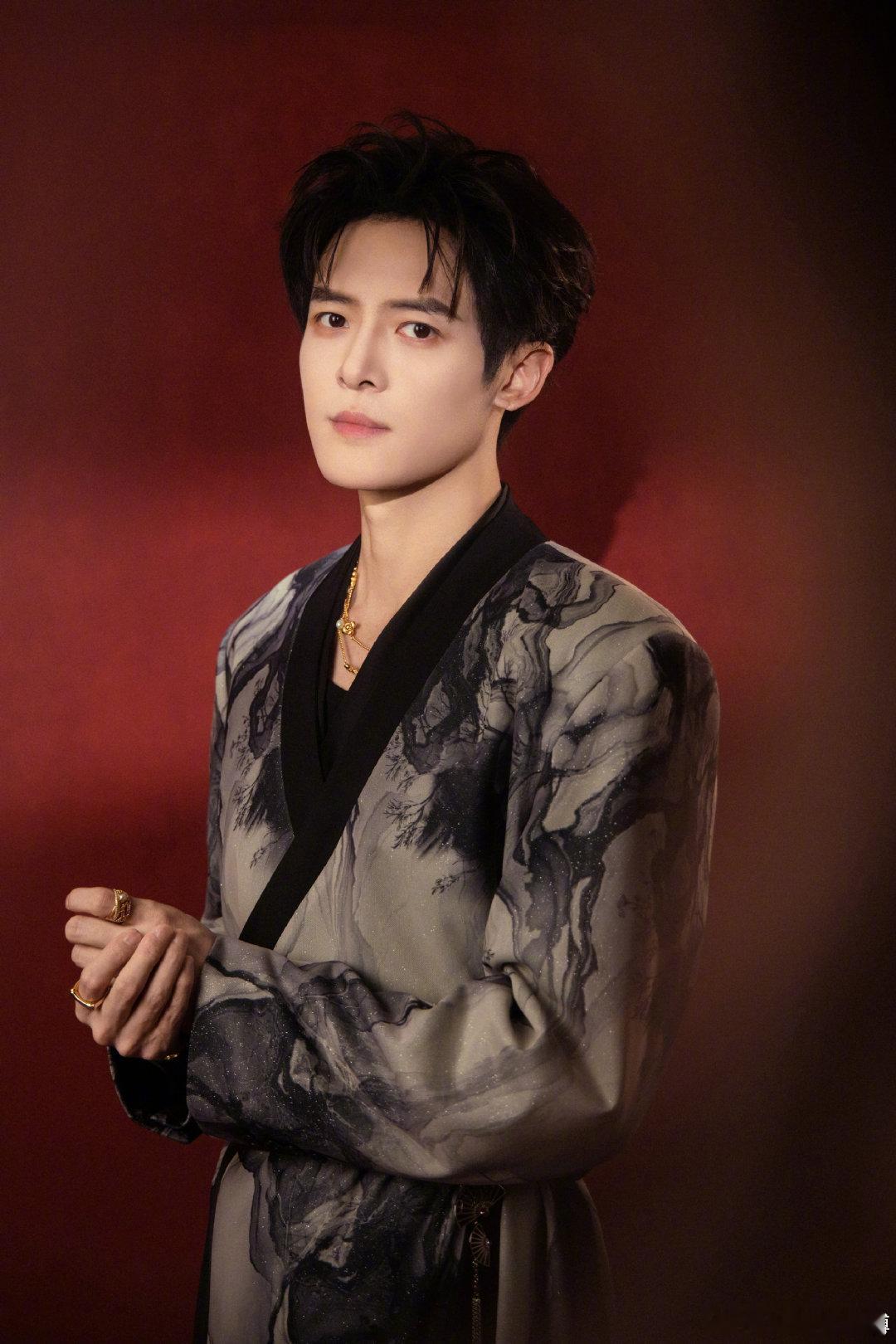 付辛博现役法拉利谁懂啊！付辛博在《你好星期六》滑铲抢玫瑰，现役法拉利一出手，直接