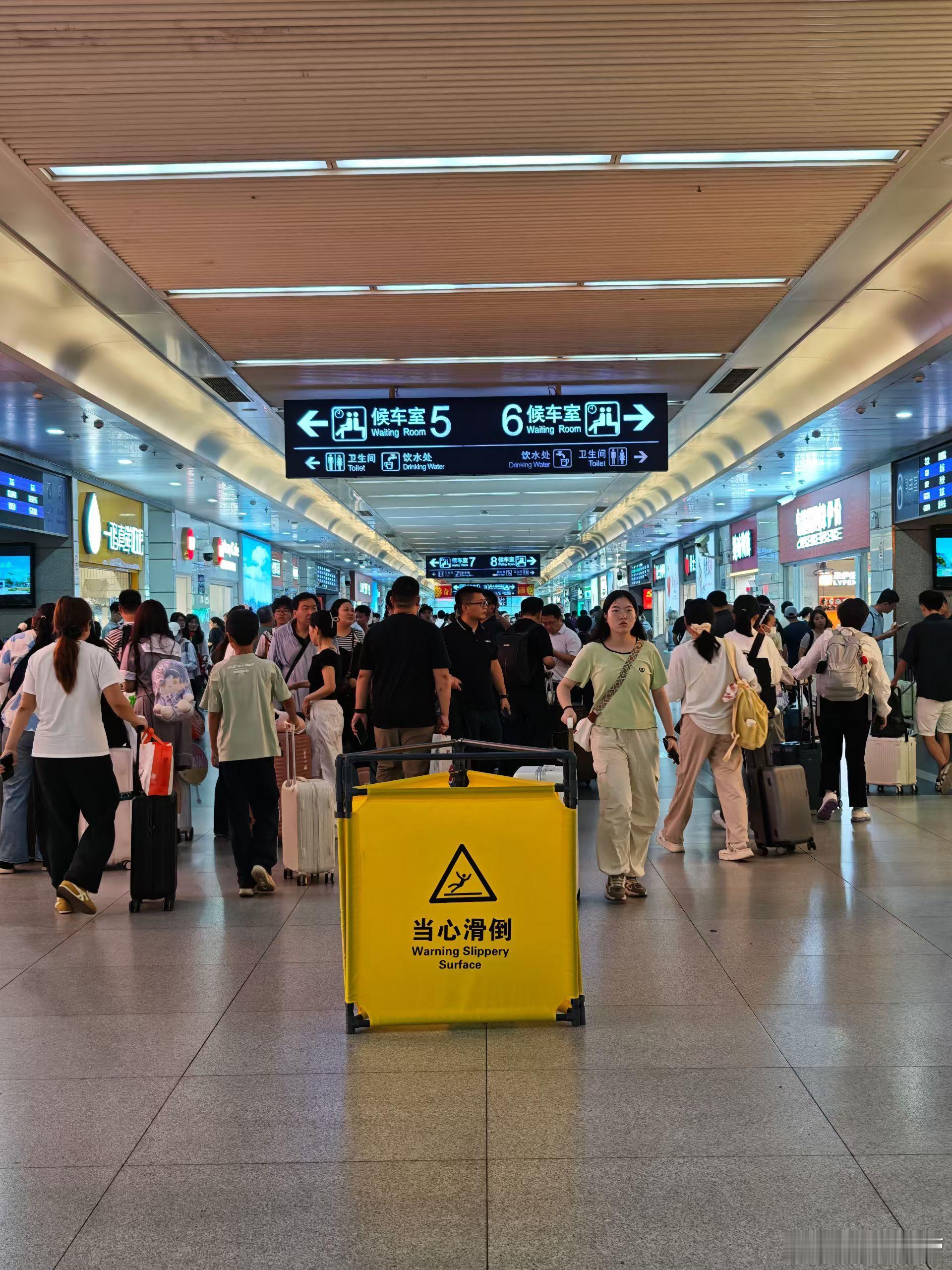 原本只是想来上海看展顺便跟粉丝面基，没成想开启了新的副本任务——去无锡：无锡之行