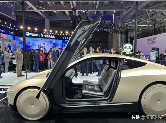 2026年春节刚过
特斯拉发布无方向盘量产车CyberCab
这堪称出行领域的核