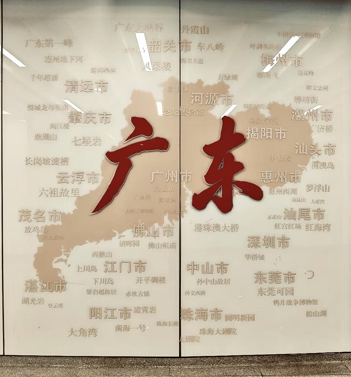 广东作为全国经济第一大省，不是白叫的。上半年广东财政收入7421亿，连续35年霸