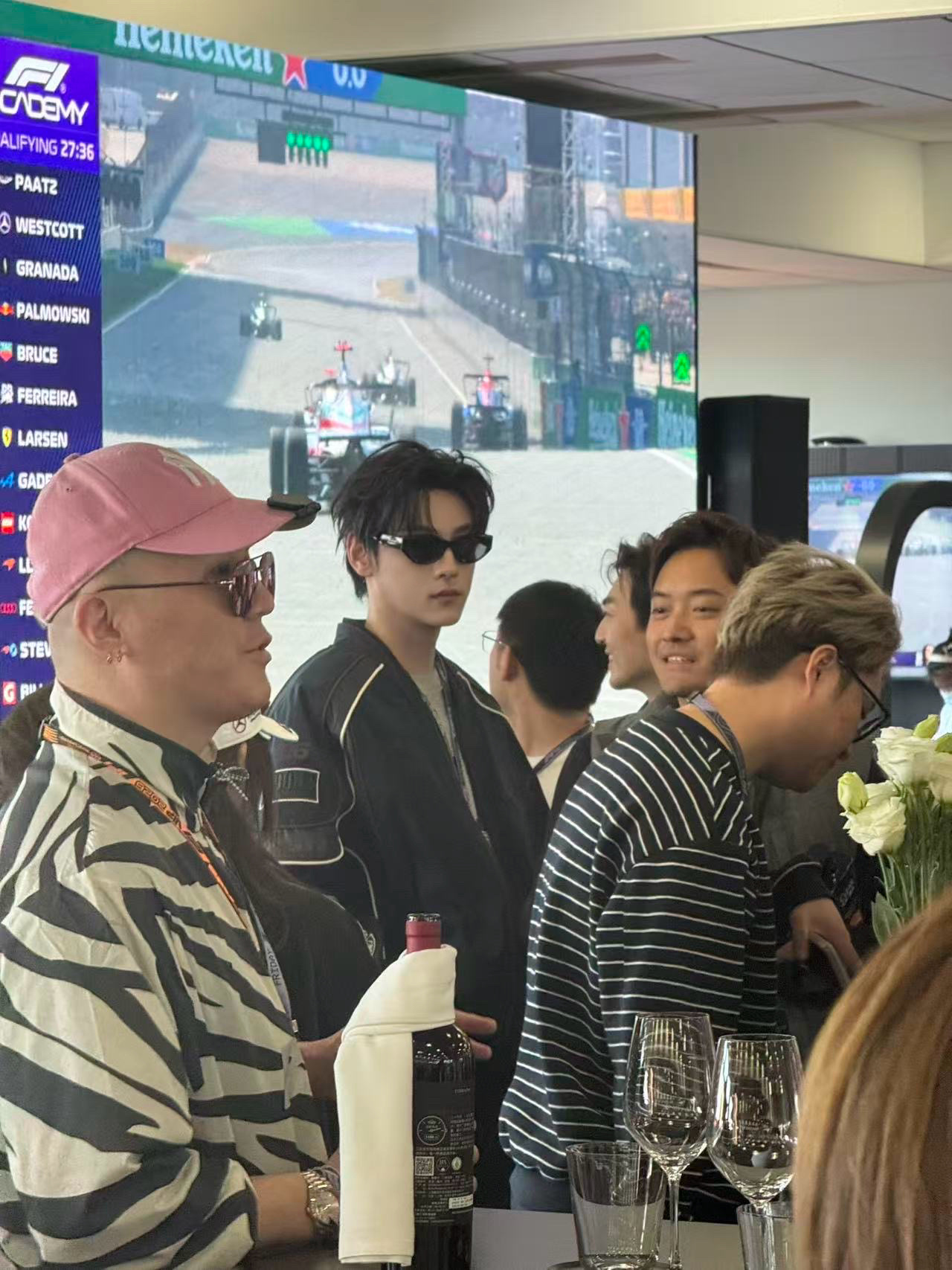 田栩宁收到维斯塔潘亲签 今天的田栩宁参加F1活动登上世趋17！现场生图也太扛镜头
