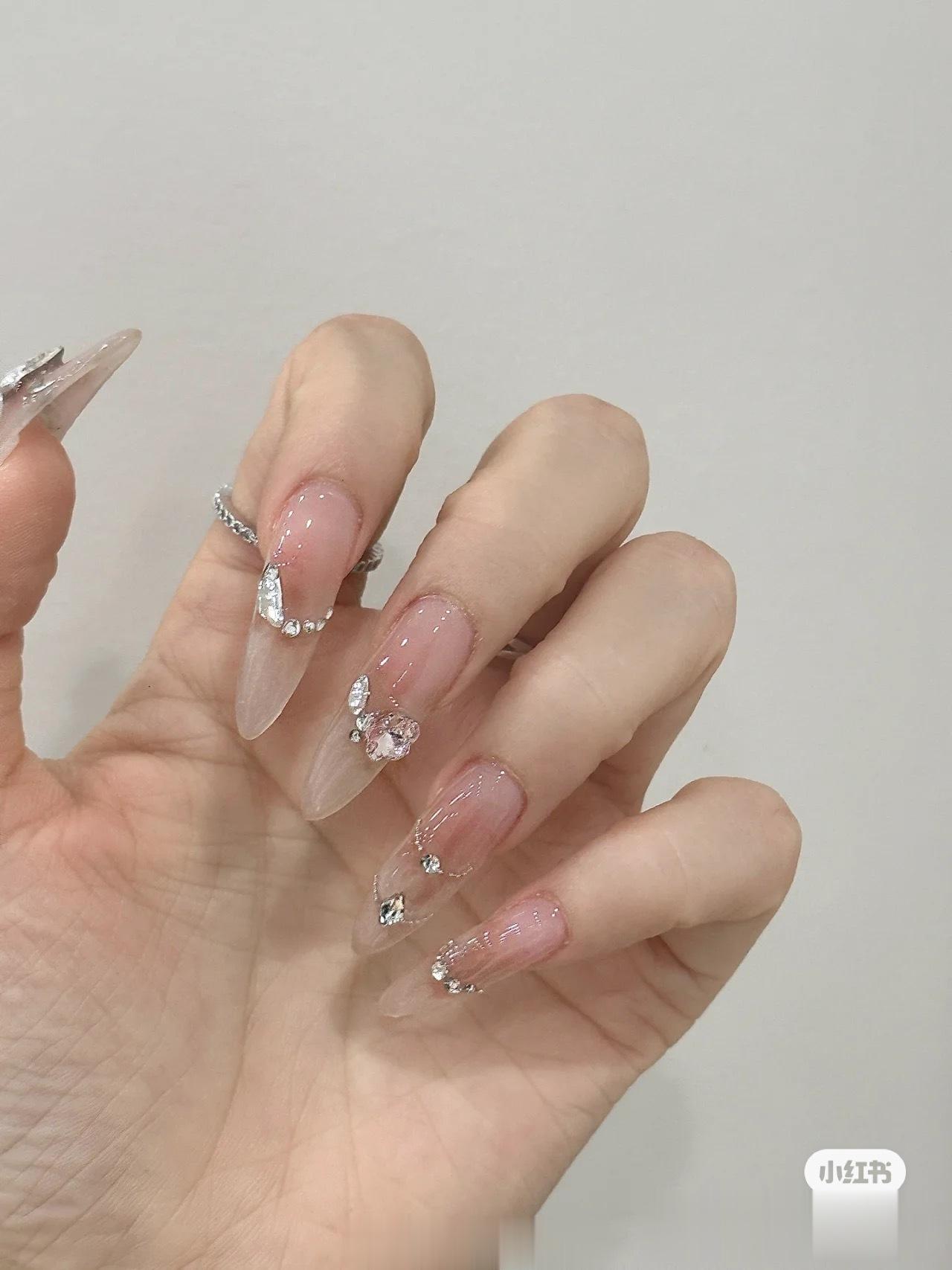 姐妹们帮我看一眼 这两有关系吗？ ​​​