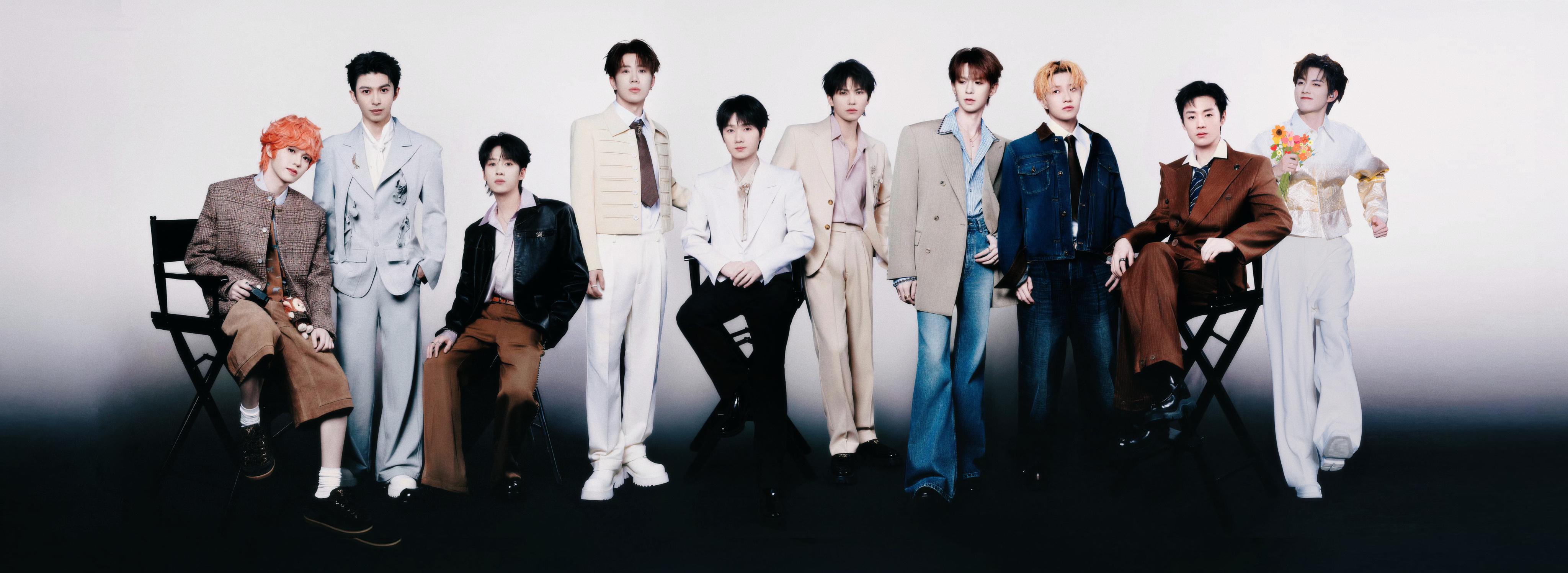 今日份合照已完成十个勤天果敢舞台好燃