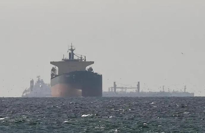 中国和伊朗协调好了

3 月 31 日上午，在波斯湾滞留一个多月的两艘中国巨轮 